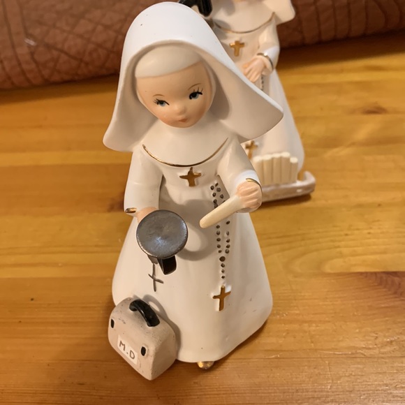 Vintage Nun Doctors, 1962, (set of 2) - Picture 2 of 11